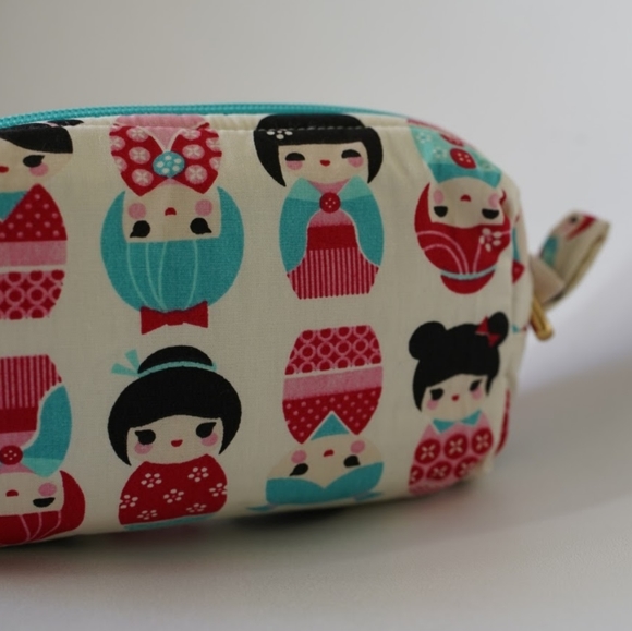 Japanese Dolls Geisha Makeup Pencil Zipped Pouch - Picture 3 of 6
